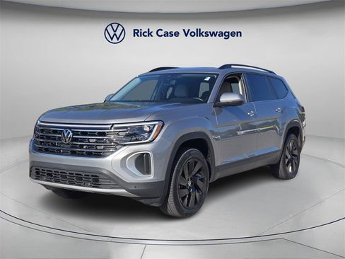 Certified 2025 Volkswagen Atlas SE w/ Panoramic Sunroof Package image 8