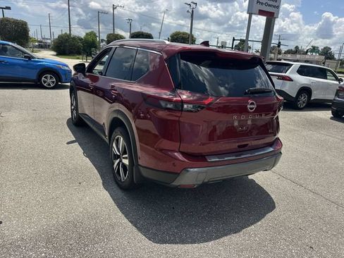 Used 2025 Nissan Rogue SL w/ SL Premium Package FWD image 9