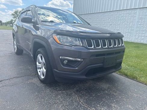 Used 2018 Jeep Compass Latitude w/ Cold Weather Group AWD/4WD image 1
