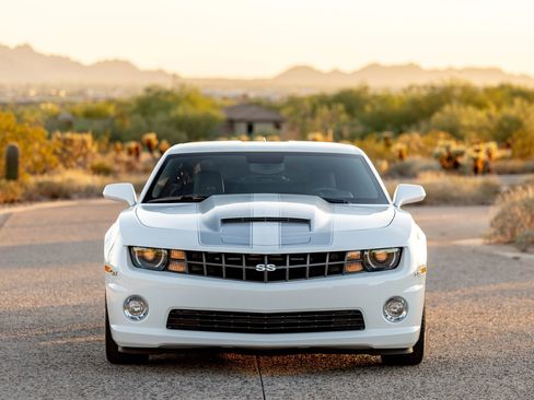 Used 2010 Chevrolet Camaro SS w/ RS Package image 3