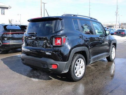 Used 2016 Jeep Renegade Latitude w/ Cold Weather Group image 40