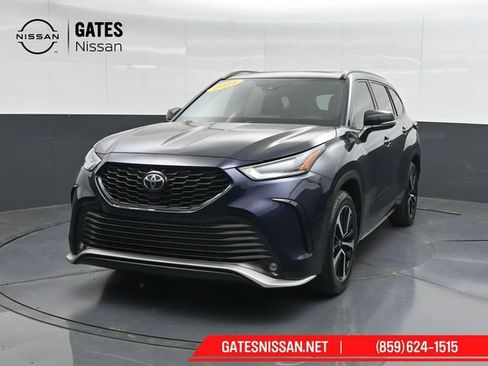Used 2021 Toyota Highlander XSE FWD image 5