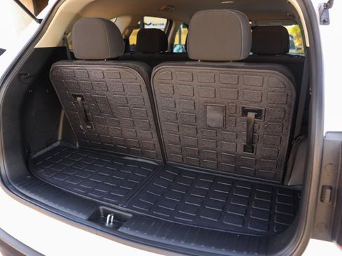 Used 2025 Kia Sorento LX FWD image 39