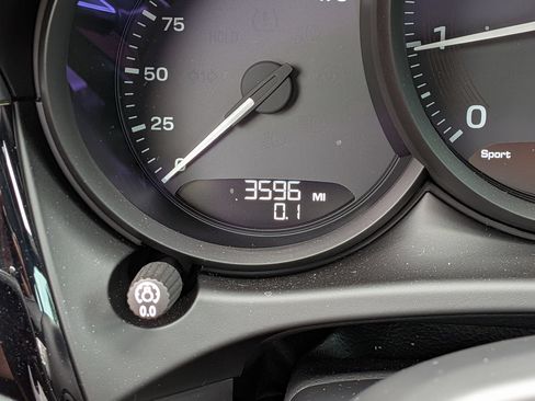 Certified 2026 Porsche Macan AWD/4WD image 11