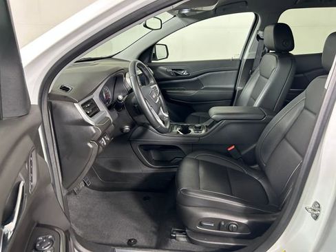 Certified 2023 GMC Acadia SLT w/ Preferred Package image 12