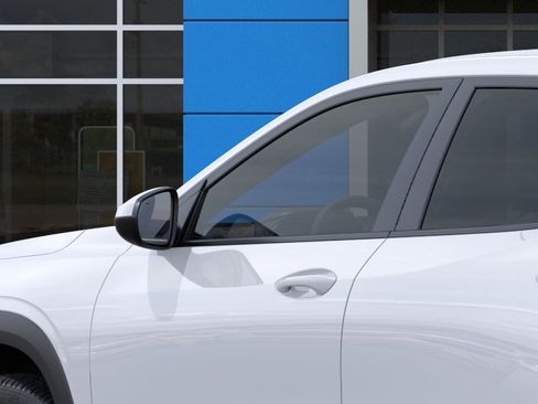New 2026 Chevrolet Trax LS w/ LS Convenience Package FWD image 17
