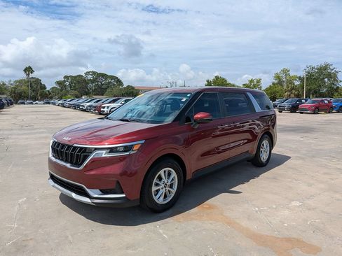 Certified 2024 Kia Carnival LX FWD image 4