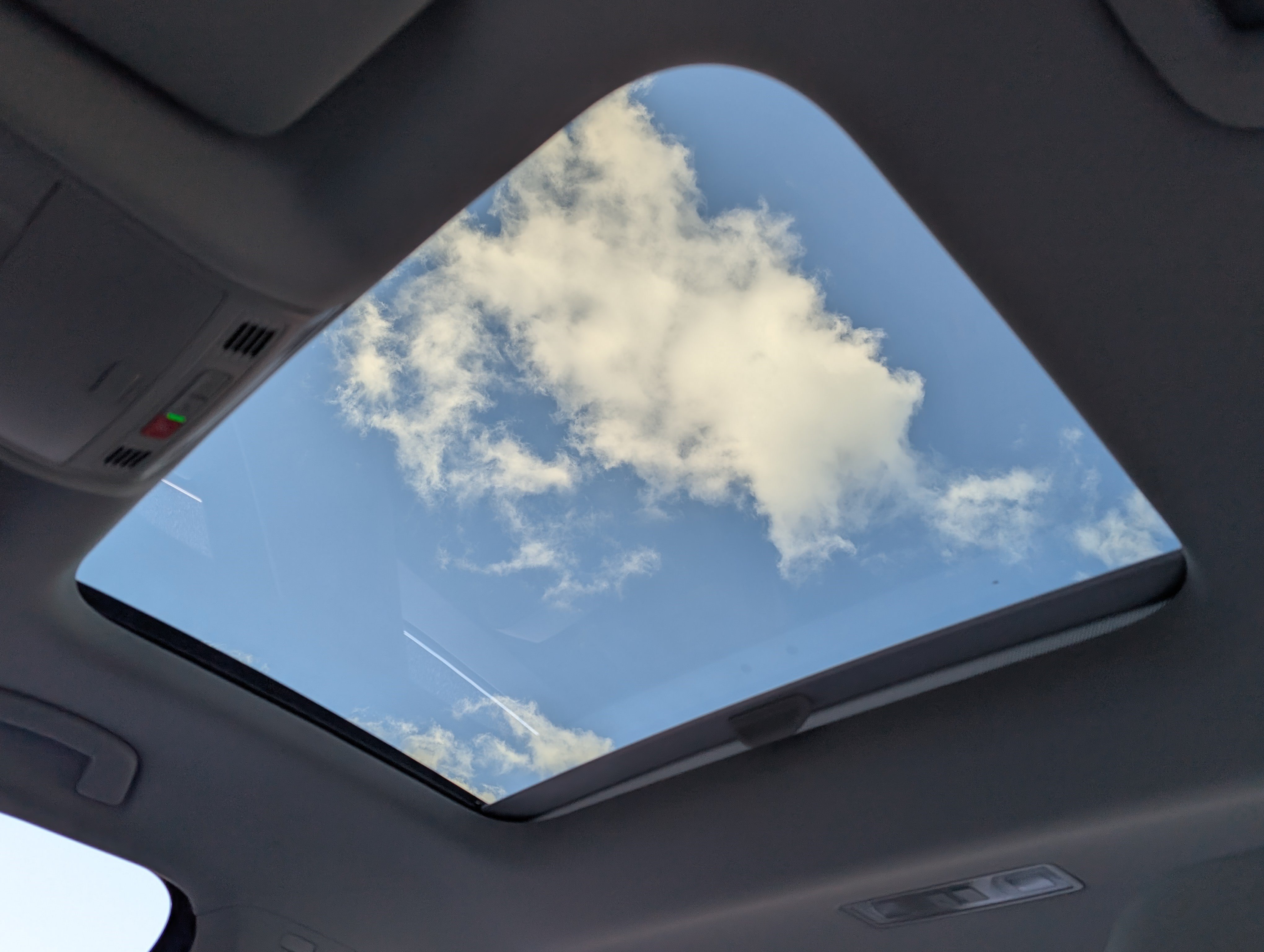 Used 2025 Volkswagen Jetta SE w/ Sunroof Package FWD image 15