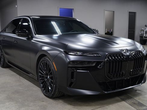 Used 2025 BMW 760i xDrive w/ Executive Package AWD/4WD image 7