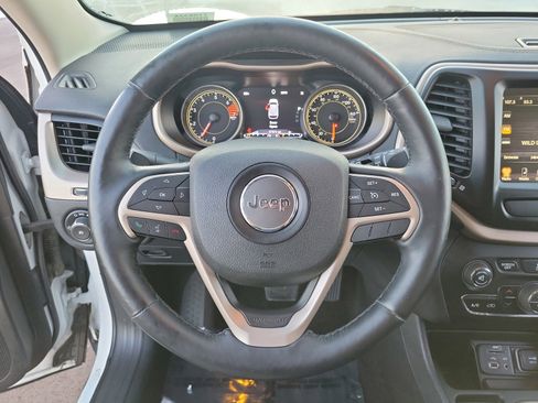 Used 2017 Jeep Cherokee Limited image 17