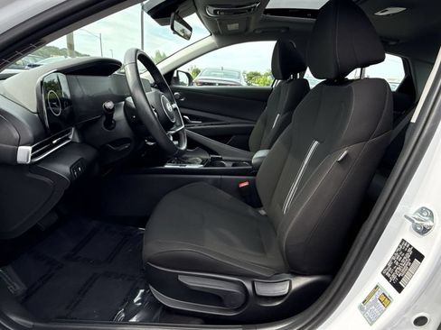 Certified 2025 Hyundai Elantra SEL FWD image 13