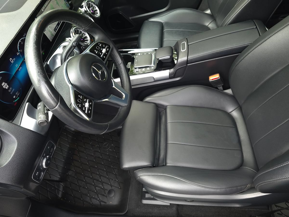 Used 2023 Mercedes-Benz EQB 300 4MATIC w/ Pinnacle Package image 12