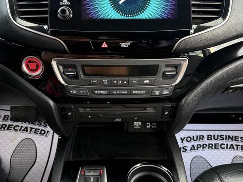 Used 2019 Honda Pilot Touring image 17