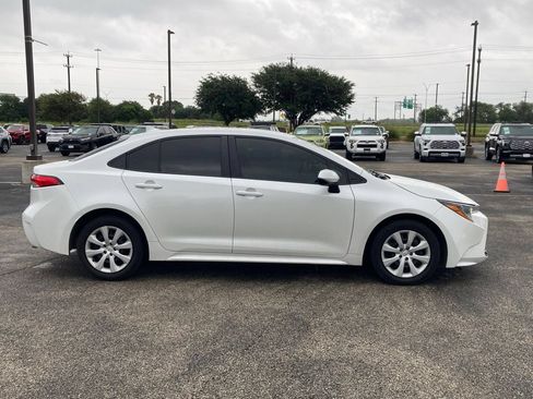 Used 2024 Toyota Corolla LE FWD image 3
