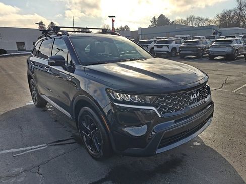 Used 2023 Kia Sorento S w/ Panoramic Sunroof Package image 3