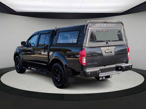 Used 2021 Nissan Frontier SV w/ Midnight Edition Floor Mats image 6