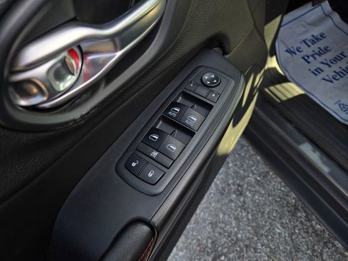 Used 2019 Jeep Cherokee Trailhawk w/ Cold Weather Group image 11