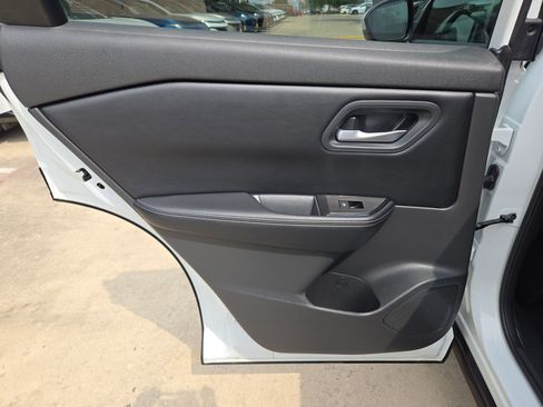 Certified 2025 Nissan Rogue SV FWD image 14