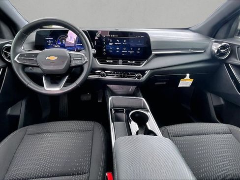 Used 2025 Chevrolet Equinox LT w/ Safety and Technology Package FWD image 16