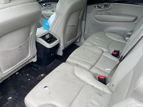 Used 2018 Volvo XC90 T6 Momentum w/ Convenience Package image 7