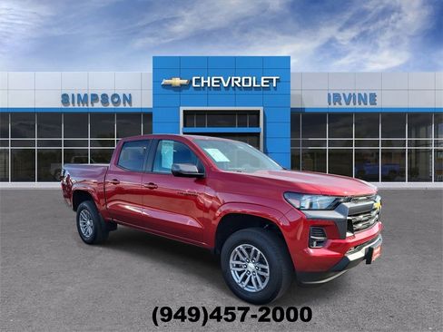 Used 2023 Chevrolet Colorado LT w/ LT Convenience Package II image 2
