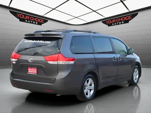 Used 2012 Toyota Sienna LE image 6