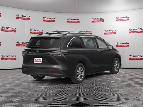 New 2026 Toyota Sienna XLE image 2