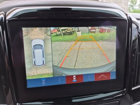 Used 2018 Chevrolet Traverse LT FWD image 19