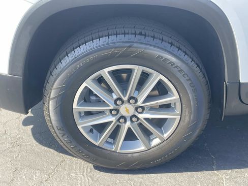 Used 2023 Chevrolet Traverse LT FWD image 31
