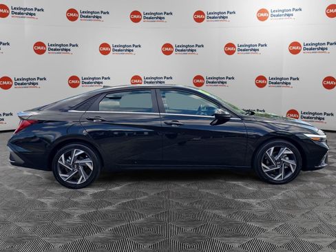 Used 2025 Hyundai Elantra SEL FWD image 8