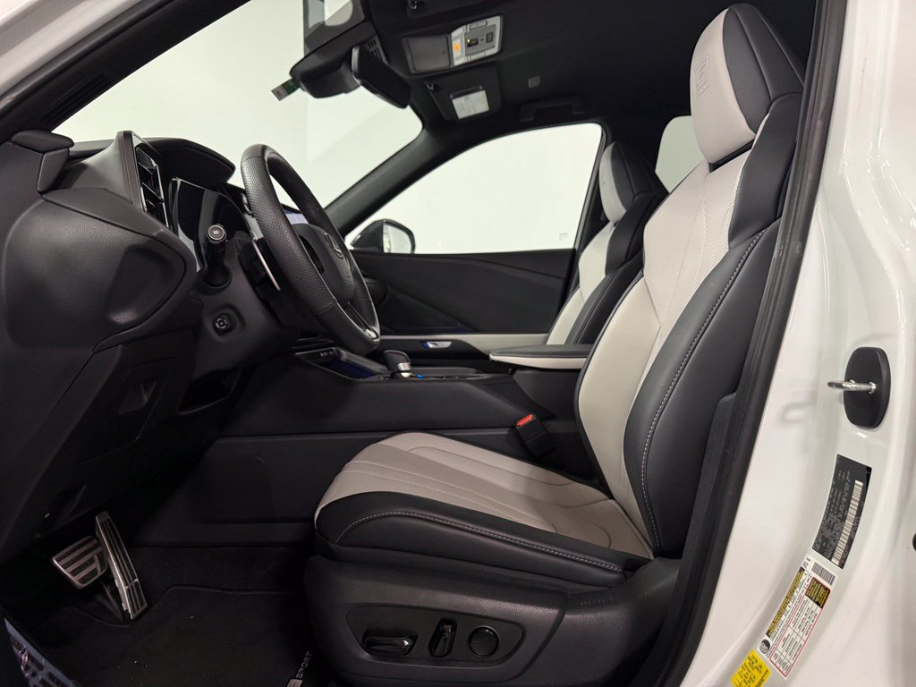 Used 2025 Lexus TX 500h AWD w/ Technology Package image 9