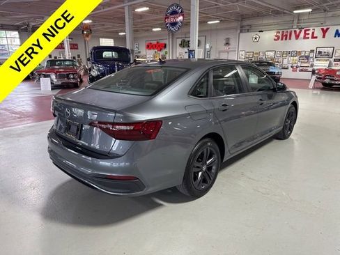 Used 2024 Volkswagen Jetta SE FWD image 5