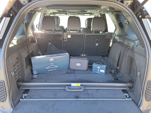 New 2024 Land Rover Discovery Metropolitan Edition image 29