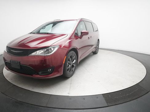 Used 2020 Chrysler Pacifica Touring-L Plus w/ S Appearance Package FWD image 12