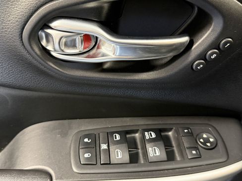 Used 2018 Jeep Cherokee Overland AWD/4WD image 21