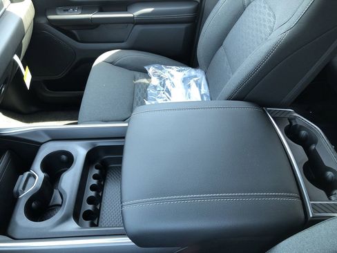 New 2026 RAM 1500 4x4 Crew Cab image 25