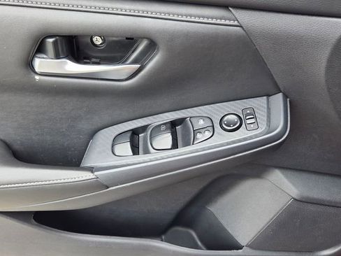 Used 2024 Nissan Sentra SV FWD image 32