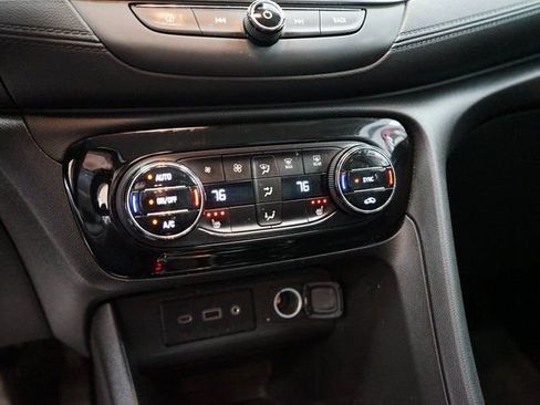 Used 2022 Buick Encore GX Essence image 35