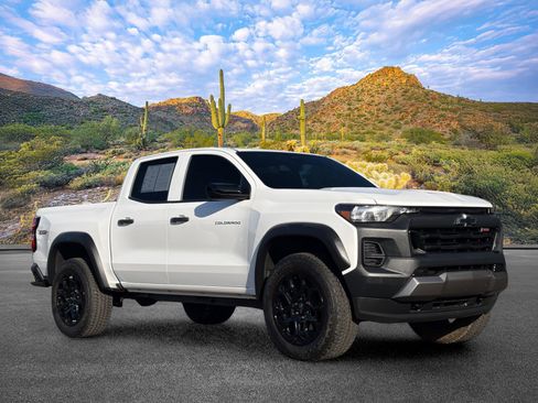 Used 2026 Chevrolet Colorado Trail Boss AWD/4WD image 2