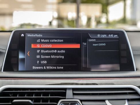 Used 2018 BMW 740i xDrive AWD/4WD image 32