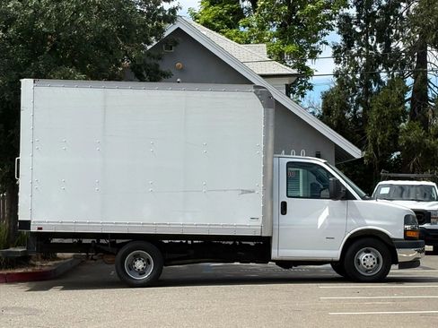 Used 2019 Chevrolet Express 3500 w/ Power Convenience Package image 4