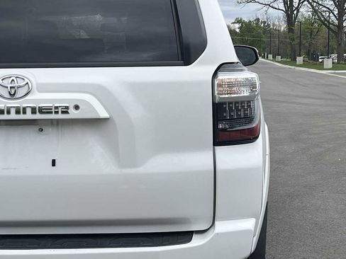 Used 2015 Toyota 4Runner SR5 Premium AWD/4WD image 17
