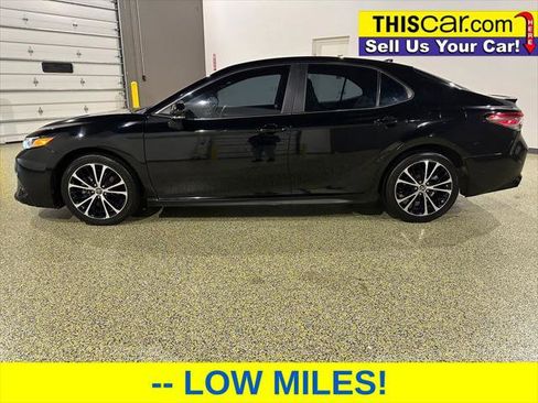 Used 2019 Toyota Camry SE image 4