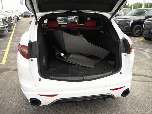 Used 2023 Alfa Romeo Stelvio Veloce image 6