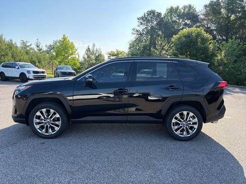 Used 2022 Toyota RAV4 XLE Premium FWD image 13