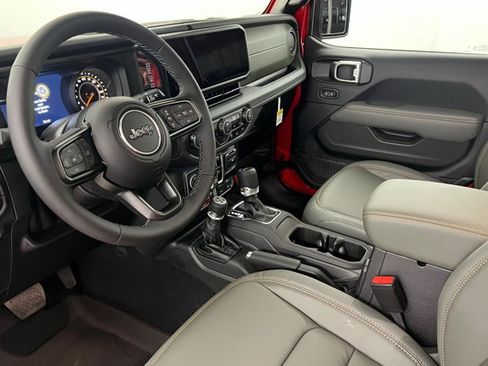 New 2025 Jeep Gladiator Mojave image 15
