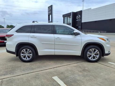 Used 2014 Toyota Highlander XLE FWD image 5