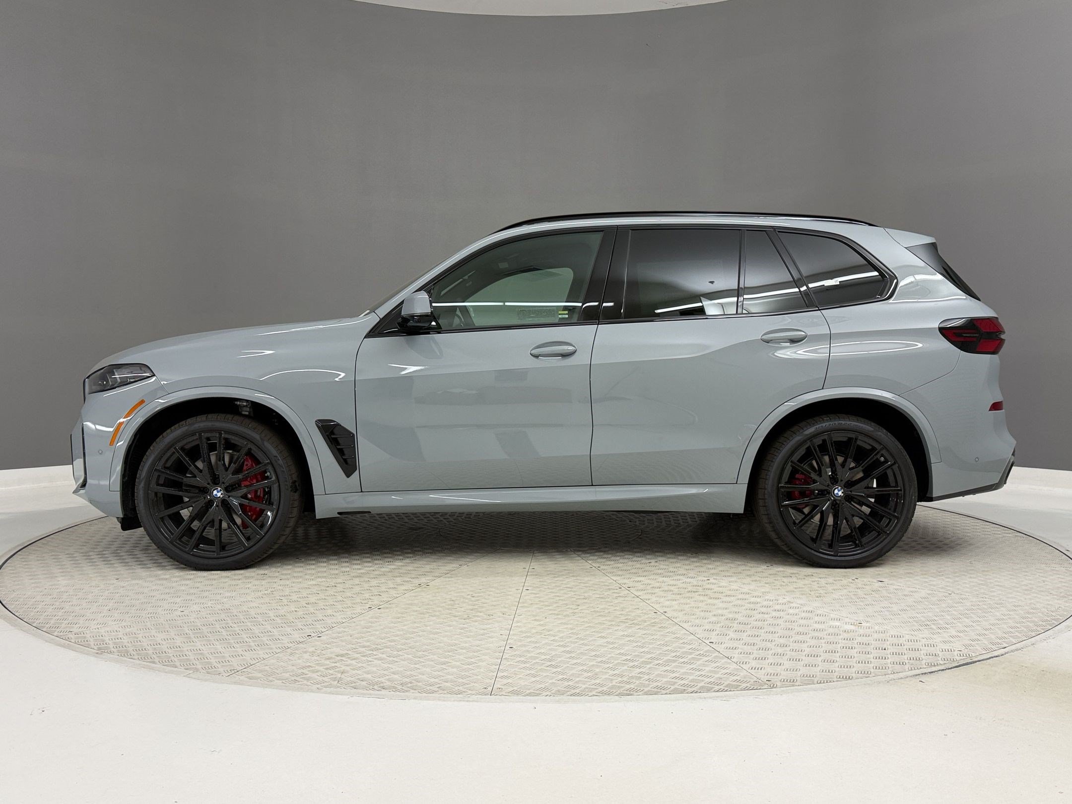New 2026 BMW X5 sDrive40i w/ M Sport Package RWD image 2