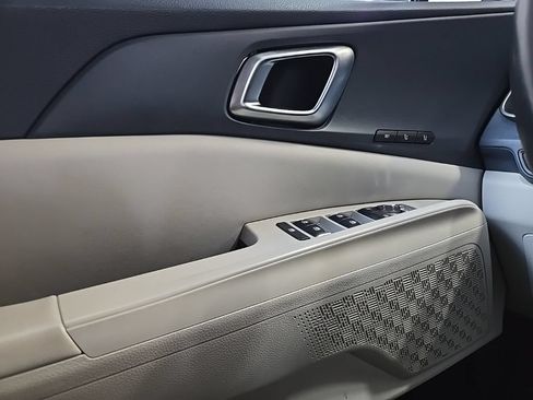 Certified 2025 Kia Carnival EX FWD image 19