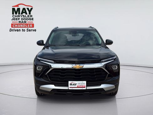 Used 2025 Chevrolet TrailBlazer LT AWD/4WD image 2